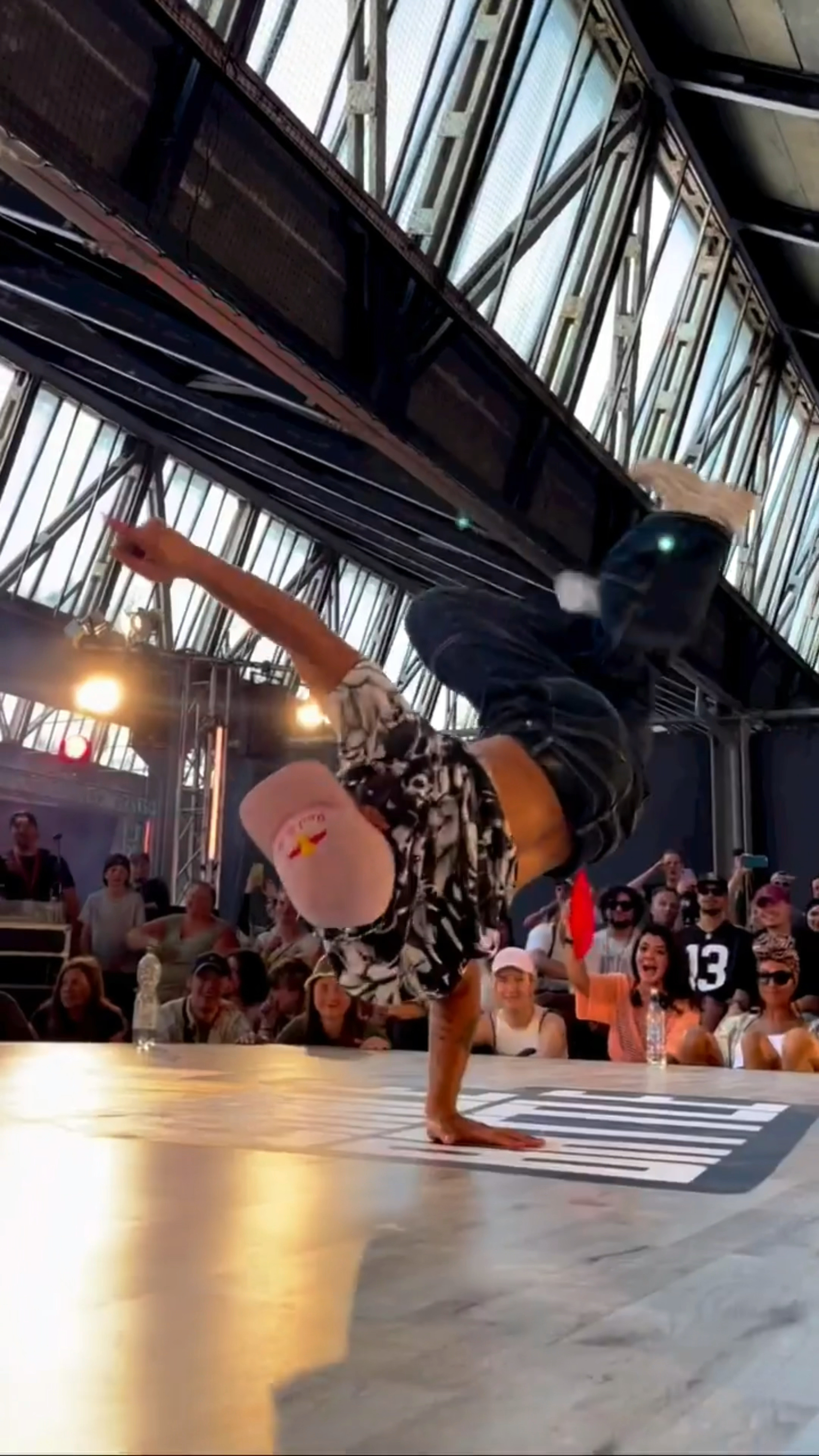 亚博中国官网-反败为胜首场状态出色，独行侠观众沸腾！，阿扎伦卡重返赛场全场沸腾不已-亚博中国官网