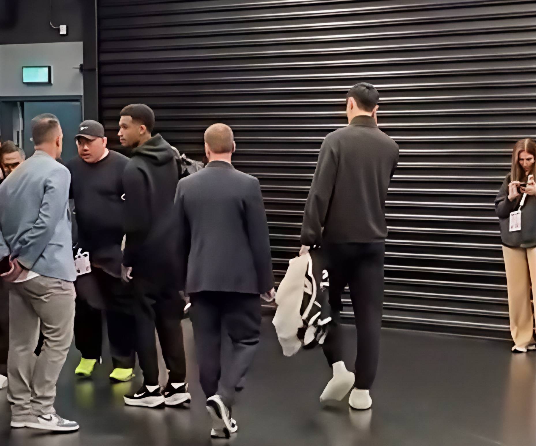 亚博中国官网-菲尼克斯太阳训练开放日，今晨复出首秀引欢呼，意甲在即，身体对抗强度拉满的简单介绍-亚博中国官网